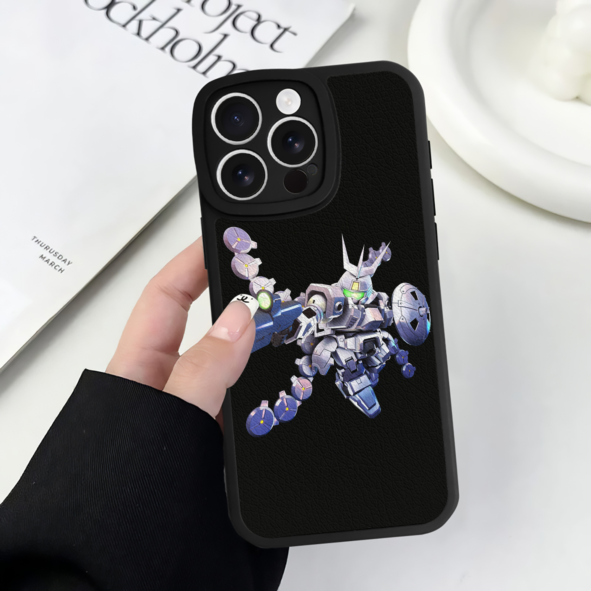 （画像用） 機動戦士ガンダム Mobile Suit Gundam 【iPhone 16シリーズ対応】シリコンスマホケース（レザー調） 材質：シリコン